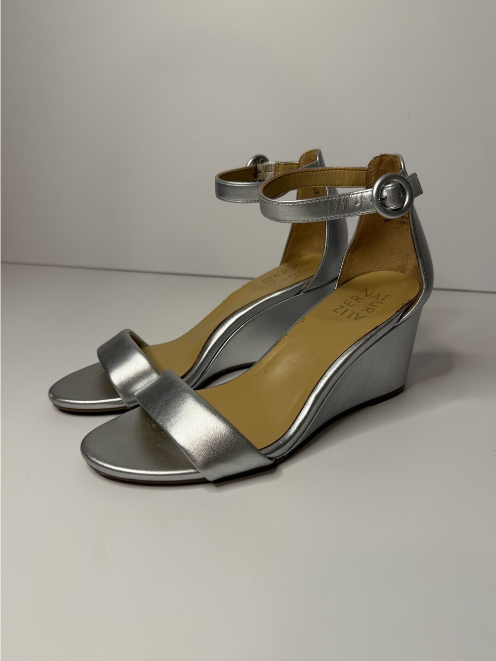 Naturalizer London Silver Metallic Wedge Sandals Ankle Strap Size 7